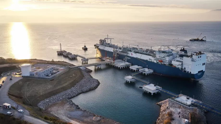 Овергаз планира терминал за втечнен газ в Албания