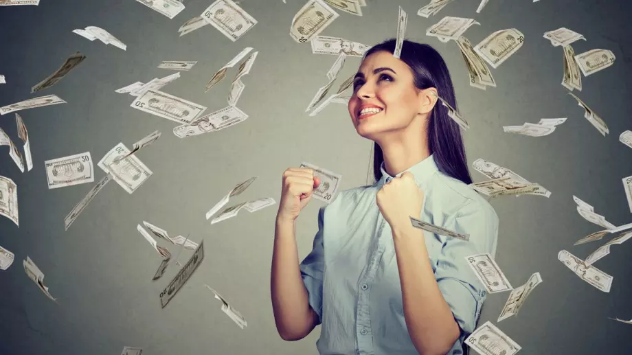 Зодиите, над които ще се изсипе дъжд от пари през септември