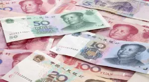 Китайският юан се срина рекордно, измъчван от все по-силния долар