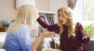 Виц на деня: Говорят си две блондинки