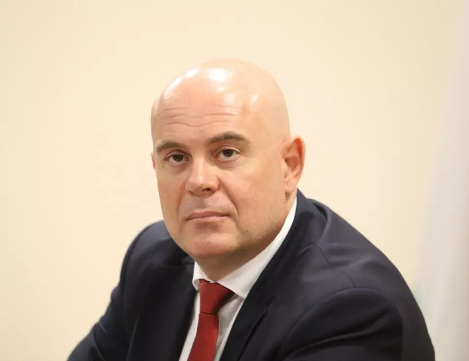 Гешев предизвика на вербален дуел правосъдния министър и Христо Иванов