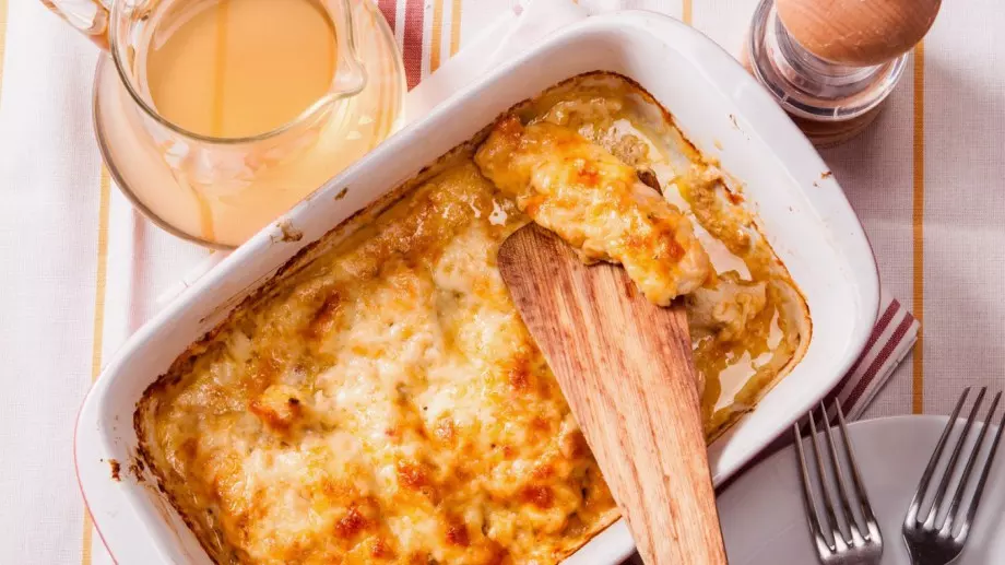 Бърза вечеря: Пилешки филенца с майонеза и кашкавал