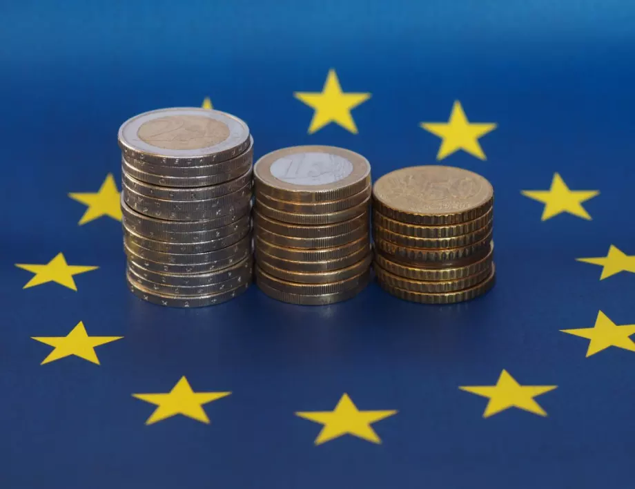 Бивш финансов министър на Гърция: Еврото е нож с две остриета, стойте далеч
