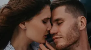 Дори и две сродни души да се разделят, любовта винаги ще намери начин да ги свърже