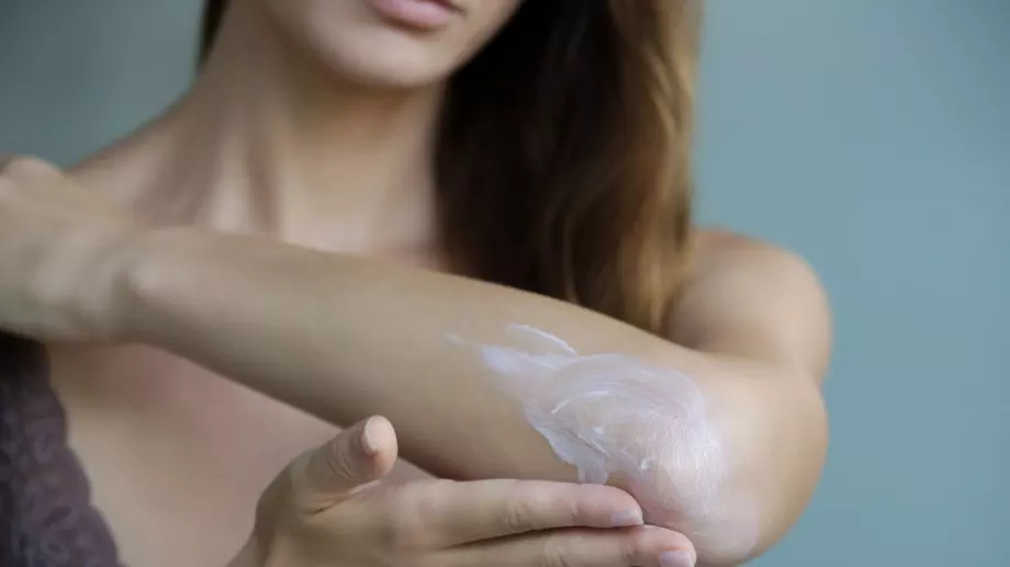 Загрубялата кожа на лактите издава тези болести