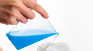  7 тайни трика, който ще ви помогнат да премахнете жълтите петна от вашите дрехи