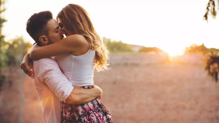 Как да разберете, че любимия ви обича според зодията му