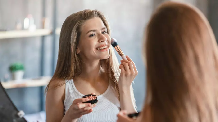 Как да изберете правилния хайлайтър за празничен грим?