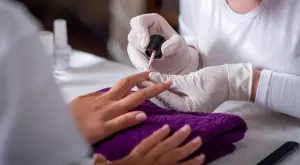 Изграждане на нокти с гел: Всичко, което трябва да знаете