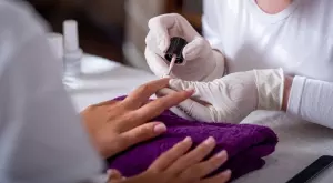 Oпасности от гел лака, които маникюристките не искат да знаете