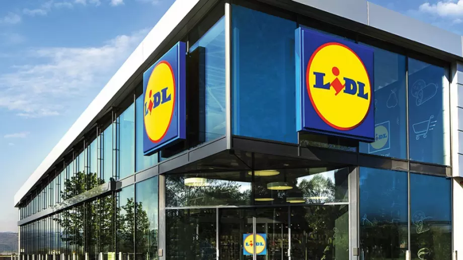 Лидл България премахва напълно черната пластмаса и увеличава влагането на рециклирани материали в опаковките на продукти собствена марка