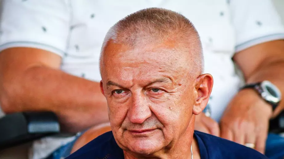 Увещават Крушарски да стане спонсор на Левски