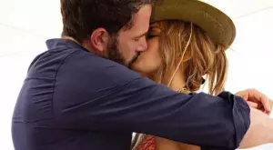 Ето как изглежда яхтата, на която почиват Джей Ло и Бен Афлек (СНИМКИ)