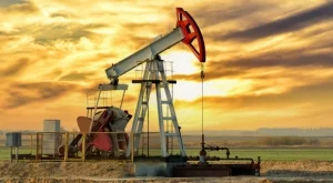 Цената на петрола продължава да пада заради страха от рецесия 