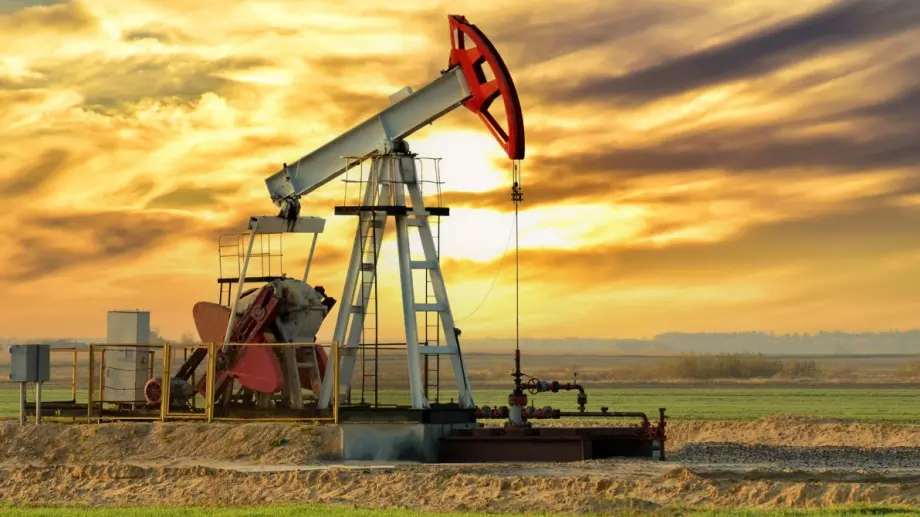 Цените на петрола обърнаха посоката заради запасите от суров петрол и бензин в САЩ