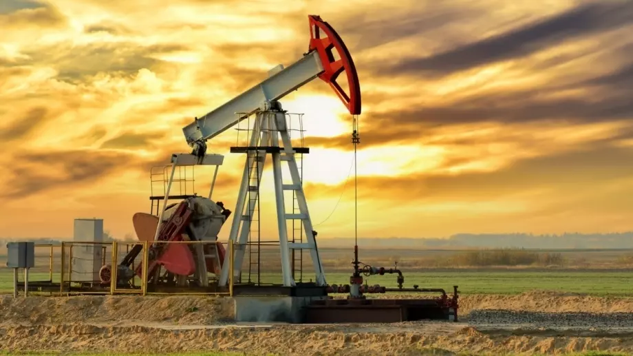 Цените на петрола запазват посоката на фона на данните за инфлация в САЩ 