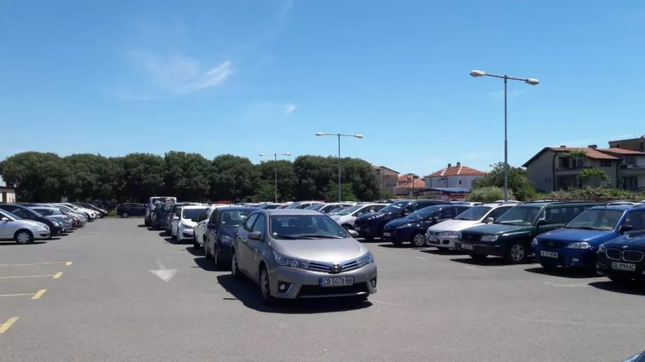 Паркирането по морето струва колкото нощувката