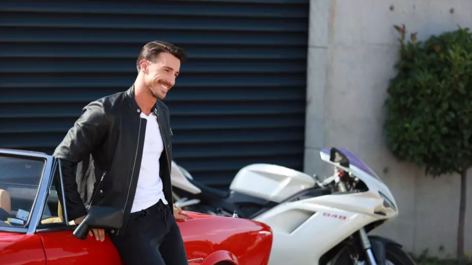 Това ли е новата приятелка на Виктор Стоянов? (СНИМКИ)