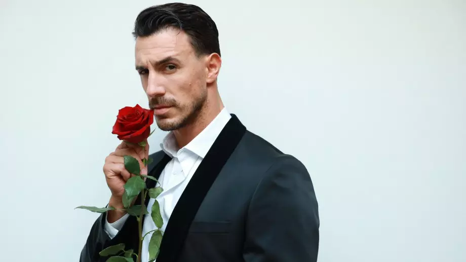 Виктор от "Ергенът" се перчи със секси тяло (ВИДЕО)