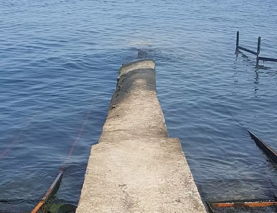 ДНСК забрани строежа на колектора, който излива фекални води в Синеморец