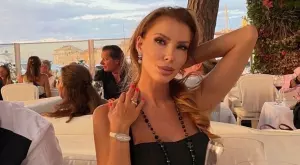 Ирен Онтева пръска сексапил по бански (СНИМКИ)