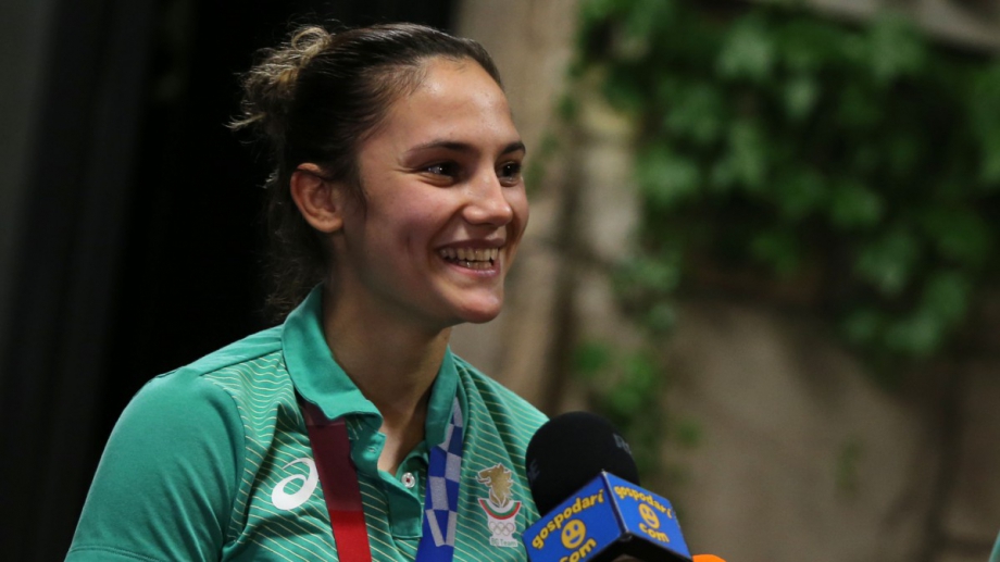 Олимпийската шампионка в каратето от Токио 2020 и още трима