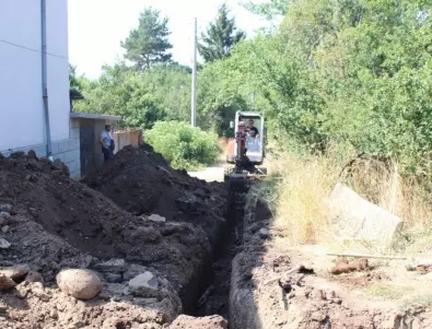 Започна подмяната на 700 метра водопровод в самоковското село Алино