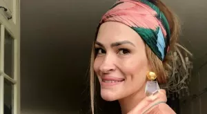 Теди Велинова остана без горнище (СНИМКИ)