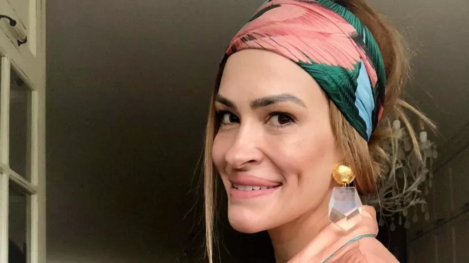 Теди Велинова остана без горнище (СНИМКИ)