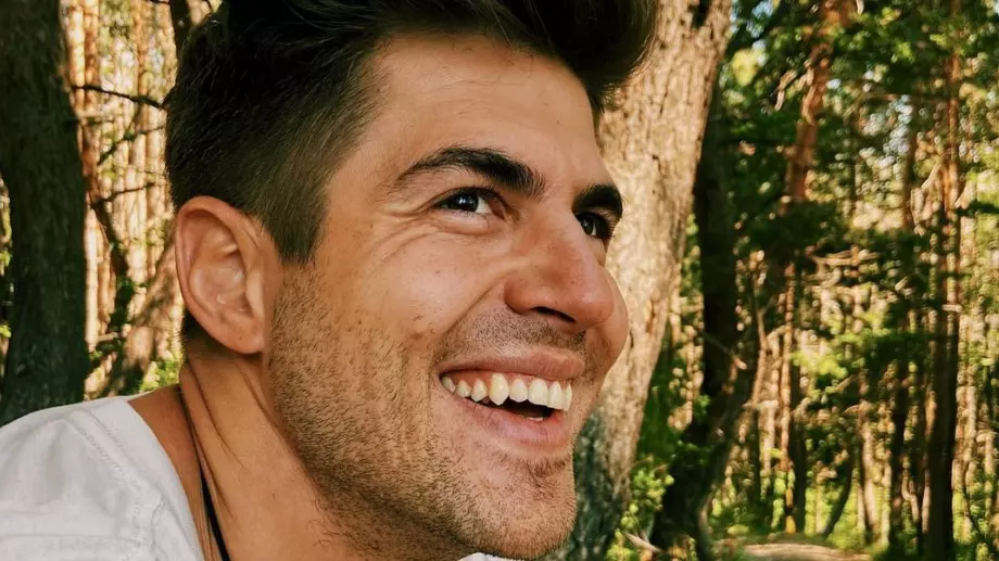 Секси: Иво Аръков се перчи с коремни плочки (СНИМКИ)