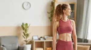 4 супер упражнения за корем, които да правите изправени