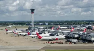 Троен ръст на пътниците, преминали през летище Хийтроу, но остават под предпандемичното ниво