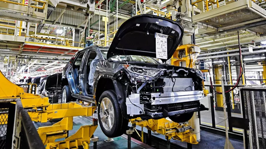 Toyota драстично съкращава производството си