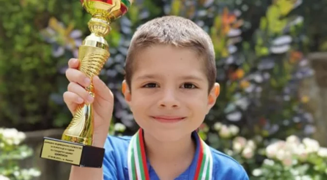 Шестгодишният Велислав разказва за успеха си като европейски вицешампион по шах (ВИДЕО)