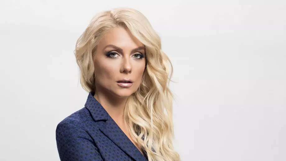 Оперираха Венета Райкова (СНИМКА)