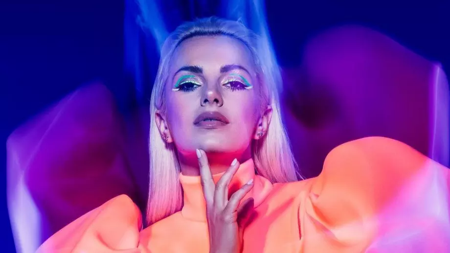 Поли Генова пусна ново парче (ВИДЕО)