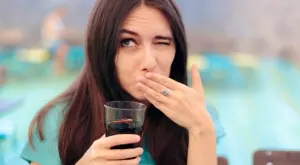 Как да спрем хълцането!? Правете секс и още натурални методи