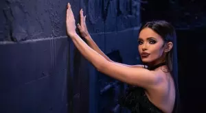 Поп-фолк изпълнителката Мария чака близнаци?