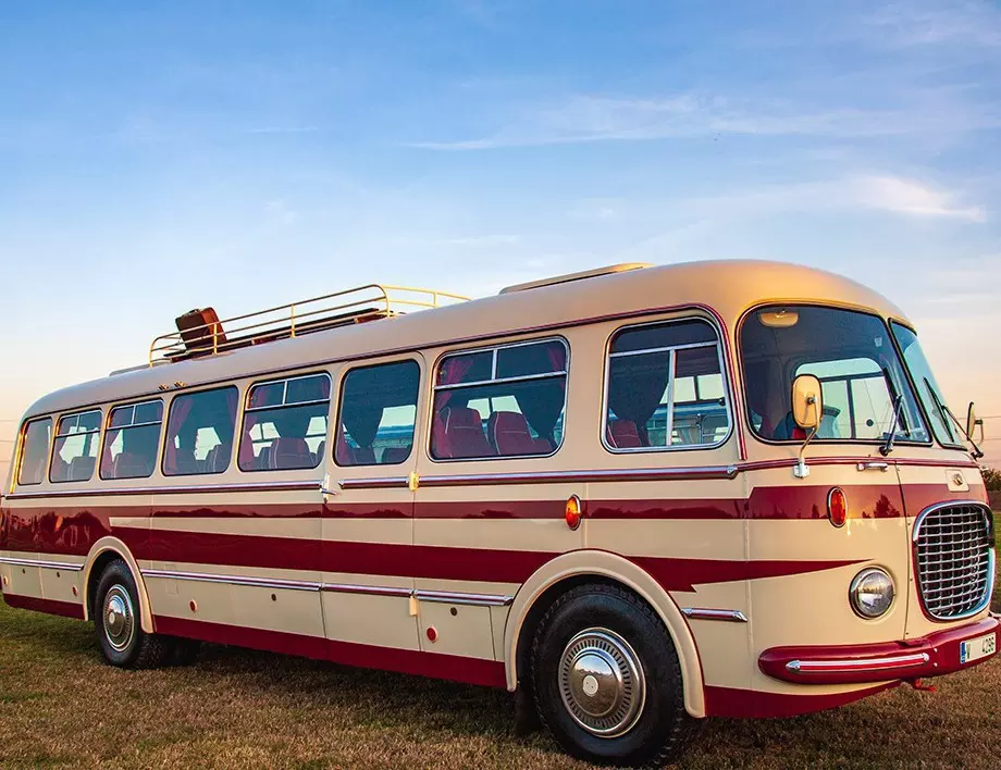 Община Бургас пуска допълнителни автобуси за концертите на “Арктик Мънкис” и Джейсън Деруло