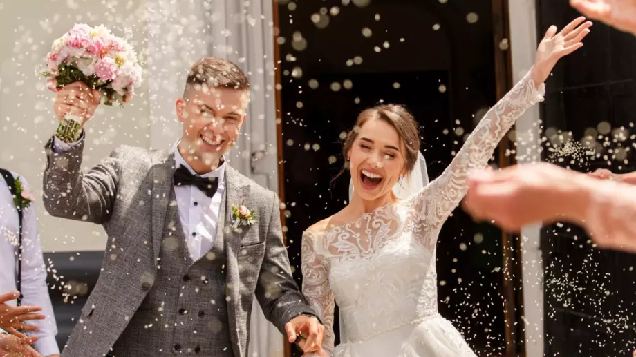 Виц на деня: Адвокат се жени за девственица с 4 брака