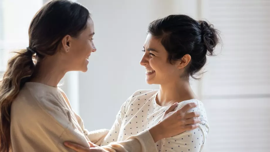 Виц за 24 април 2023: Две жени си говорят