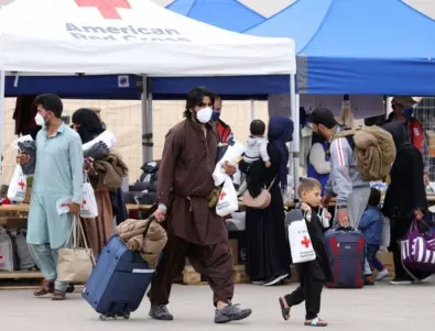 Хотел анулира всичките си резервации, за да приюти 100 бежанци от Афганистан