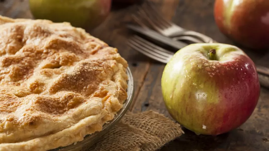 Наслада за небцето: Вкусен домашен ябълков пай