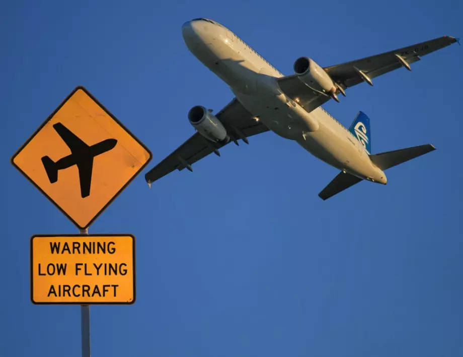 Щатски самолет се върна заради пътник, отказал да носи маска 