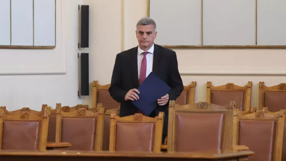 Кирил Петков поиска оставката на военния министър Стефан Янев