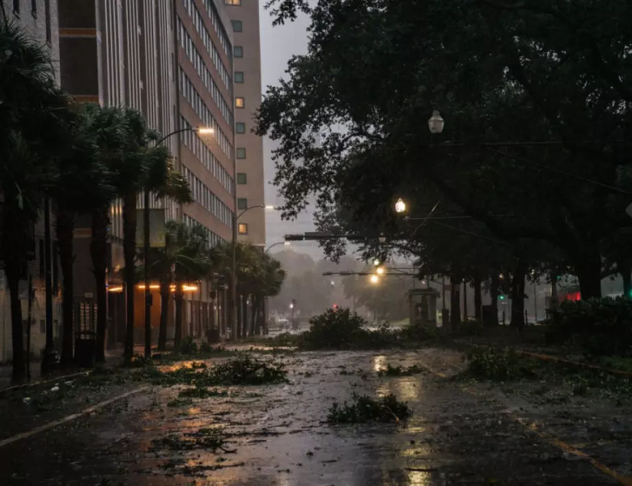 Ураганът "Айда" потопи Луизиана - Ню Орлиънс е без ток, река Мисисипи почна да тече наобратно (ВИДЕО) 