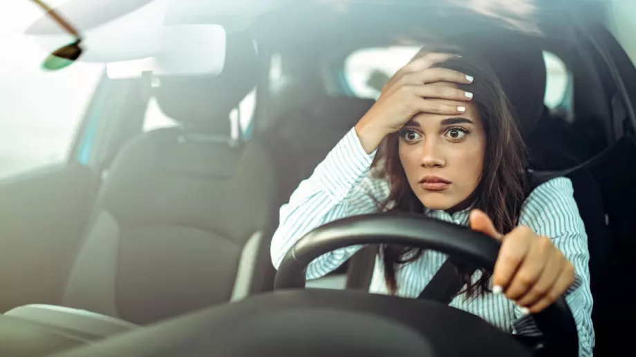 9 грешки, които всяка жена допуска зад волана