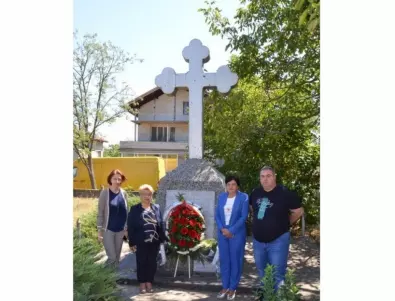 Заместник-кметът на Видин и посланикът на Румъния поднесоха цветя пред паметника в Иново