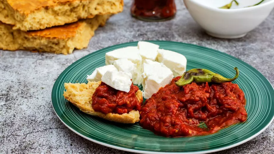 Като едно време: 3 любими рецепти за домашна лютеница 