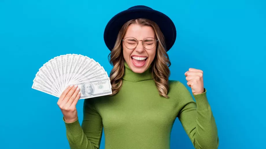 Купища пари очакват тези зодии през декември 2022